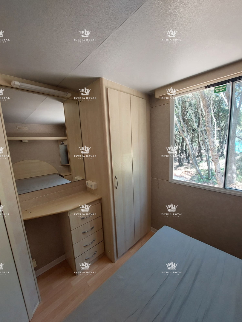 Due lotti arredati con case mobili – a 30 secondi dalla spiaggia – investimento di prima qualità in Istria